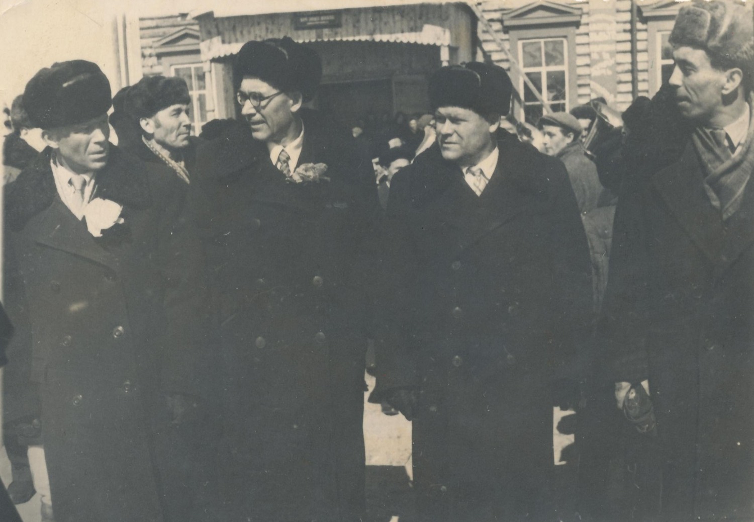 Первомайская демонстрация. Крайний справа Салманов Ф.К.  г. Сургут. 1960-70-е гг