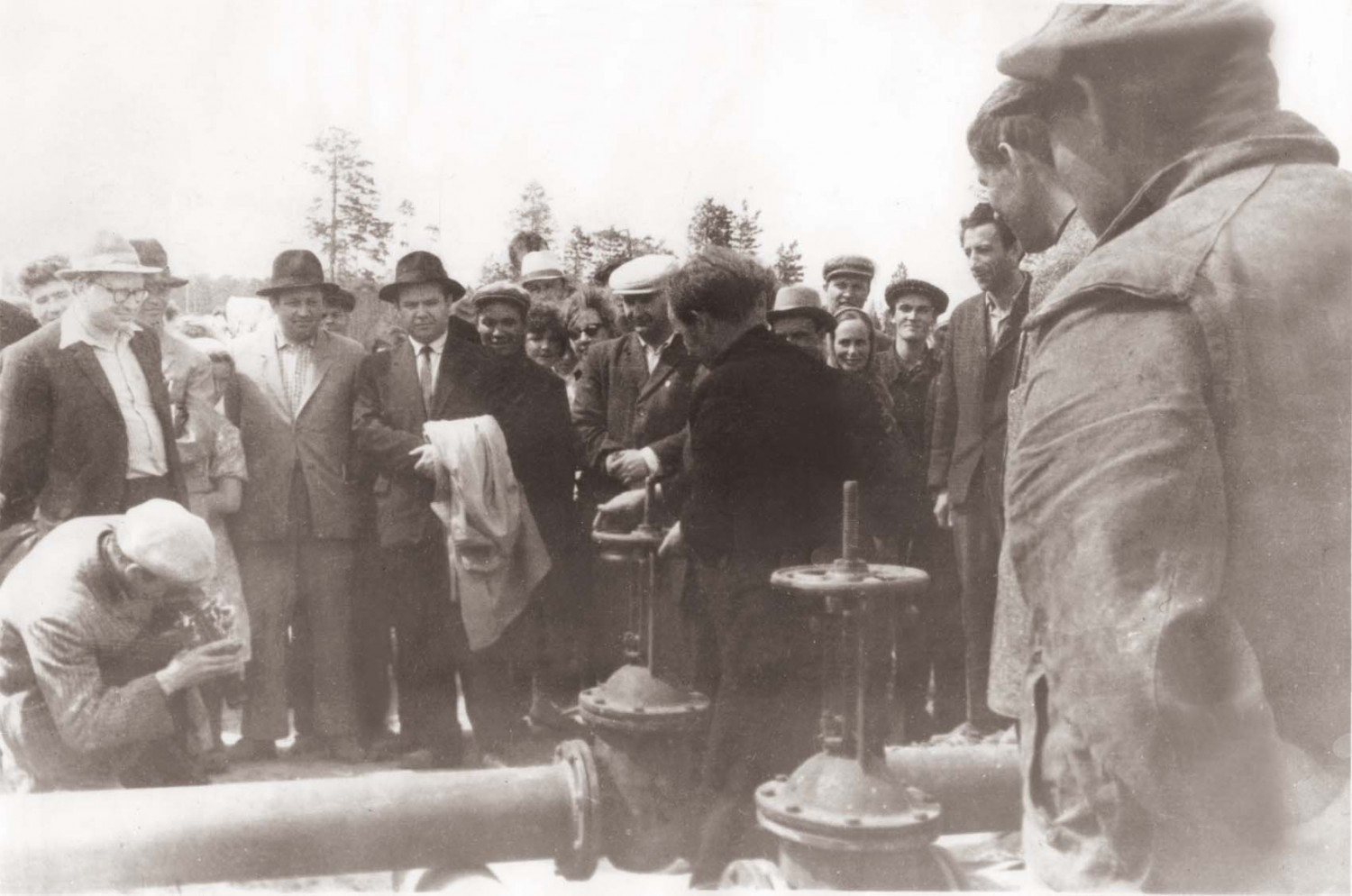 8-rovnin-l.i.-v-moment-otpravki-pervoj-nefti-1964-g