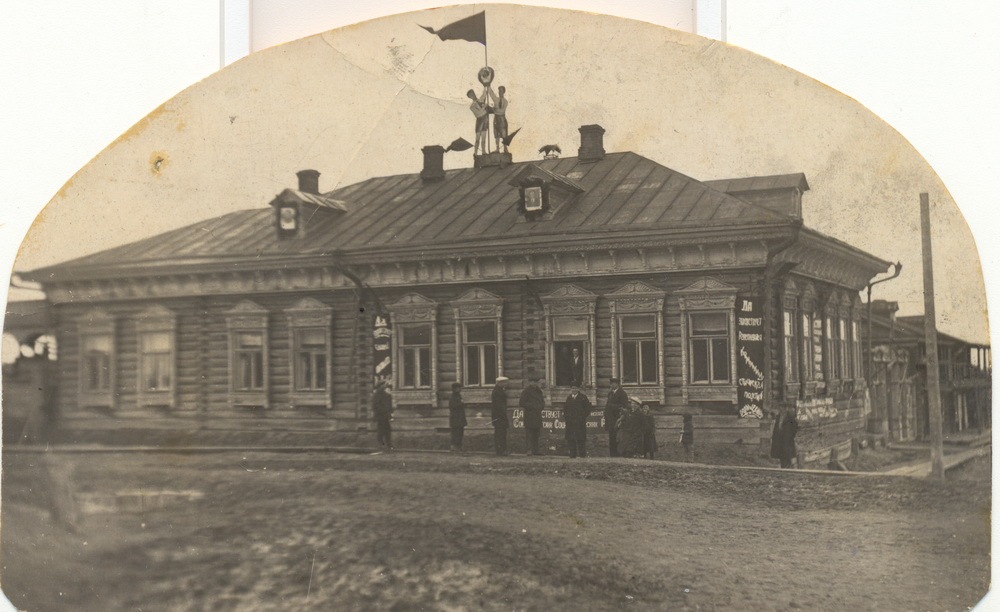 Здание сургутской школы. с. Сургут. 1 мая 1939 г