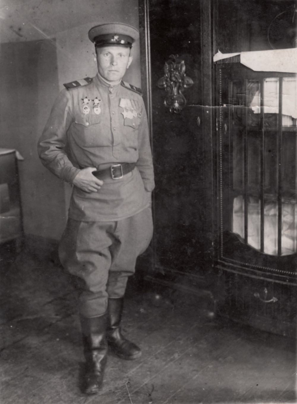 Кушников  Поликарп Федорович. 1945 г. Берлин