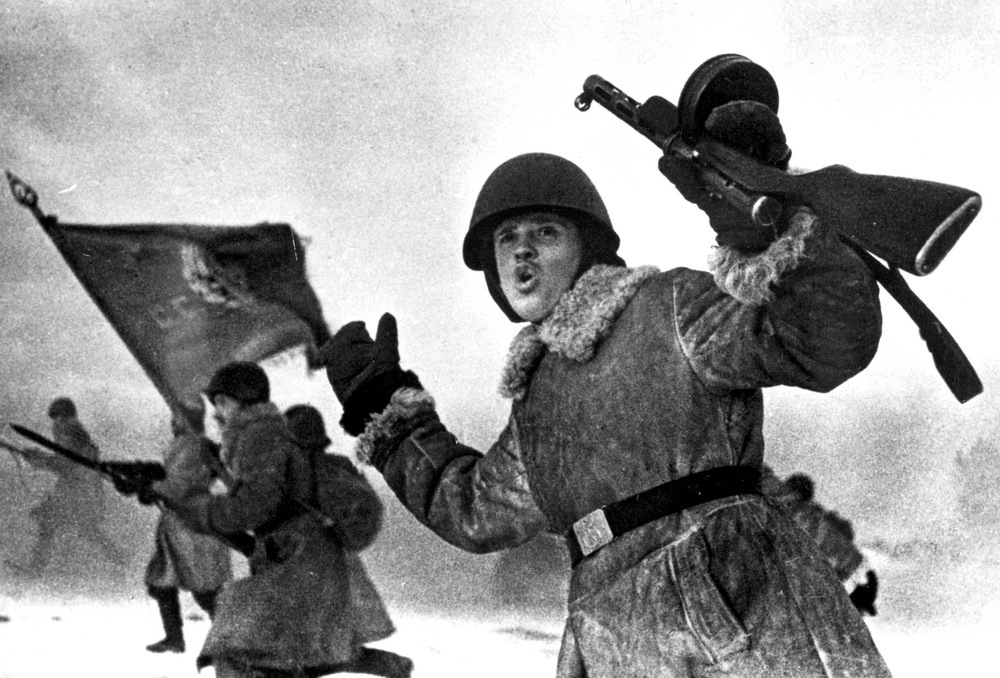 Пехота идет в атаку, 1942 г. Автор съемки: В.А. Темин